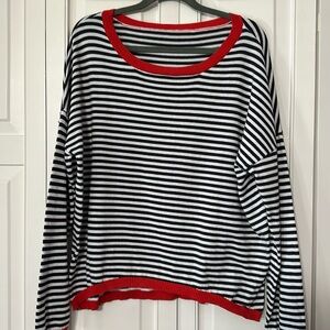 Women’s light weight sweater size large excellent condition